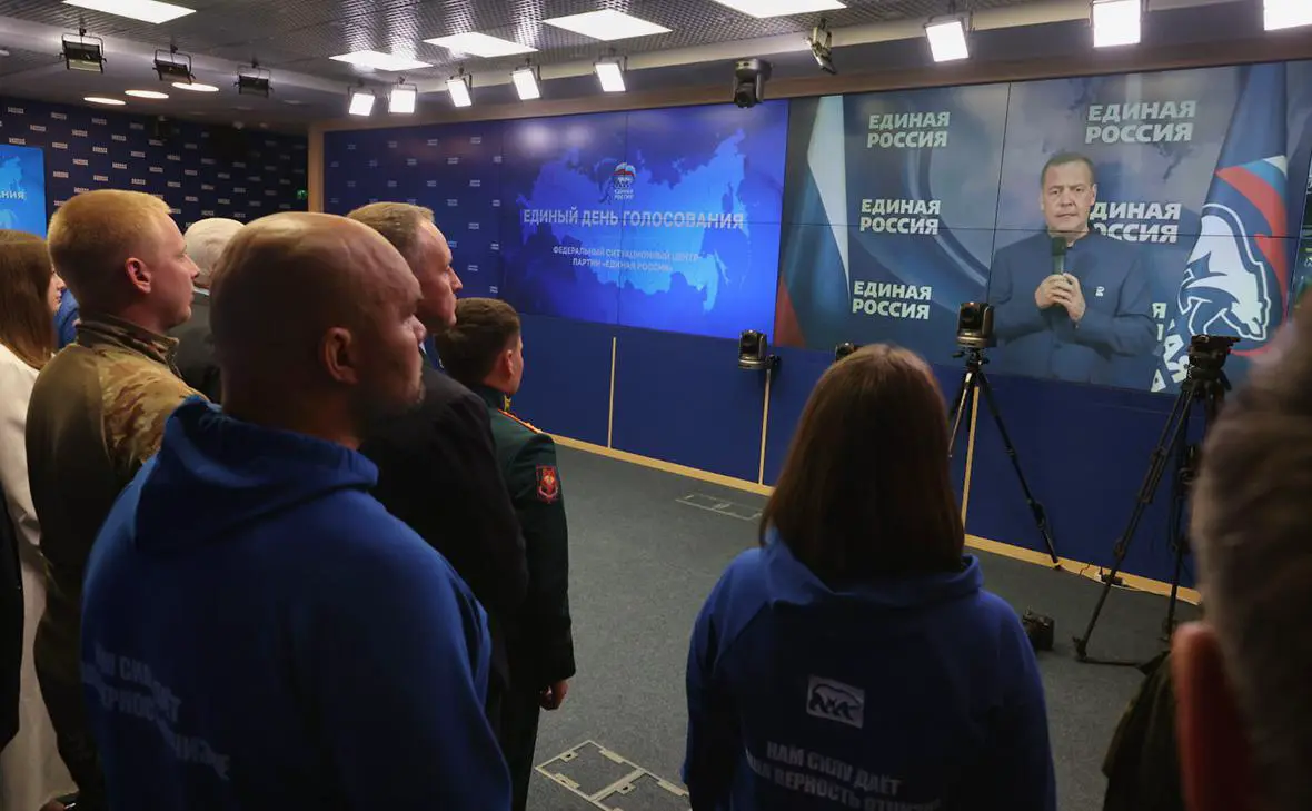Дмитрий Медведев во время проведения видеоконференции по итогам выборов в Центральном исполкоме  Единой России  в Москве (Владимир Андреев / РБК)