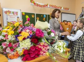 5 октября отмечают День учителя и юбилеи звёзд кино 5 oktyabrya otmechayut den uchitelya i yubilei zvyozd kino-tstpp-ru-0