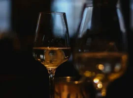 Андрей Тюрин из «Алкомед» объяснил, чем опасна привычка пить вино вечером andrej tyurin iz alkomed obyasnil chem opasna privychka pit vino vecherom-tstpp-ru-0