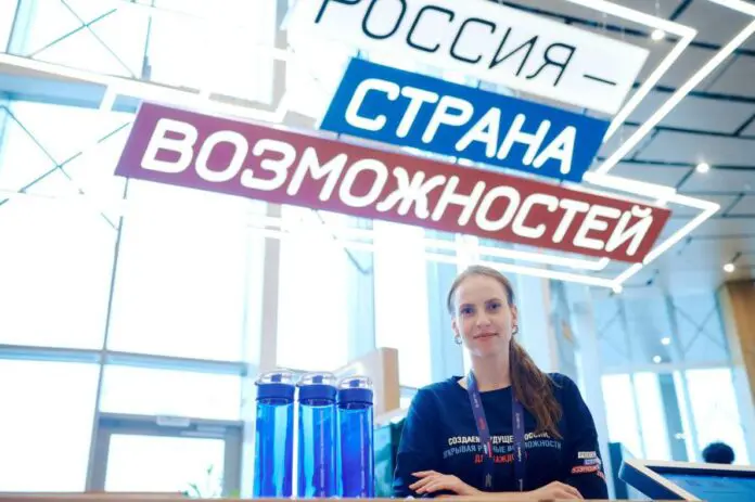 Денис Паслер приглашает свердловчан в новый сезон премии «Россия — страна возможностей»-0