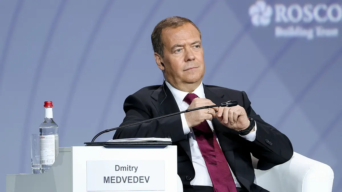 Медведев посетил испытания на полигоне Капустин Яр в Астраханской области
