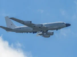 Экипаж Boeing 737 MAX успешно справился с повреждением стекла на рейсе Денвер-Лос-Анджелес ekipazh 737 uspeshno spravilsya s povrezhdeniem stekla na rejse denverlosandzheles-tstpp-ru-0