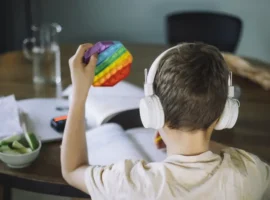 Как определить ранние признаки РАС у ребёнка с помощью фонда «Обнажённые сердца» kak opredelit rannie priznaki ras u rebyonka s pomoshhyu fonda obnazhyonnye serdcza-tstpp-ru-0