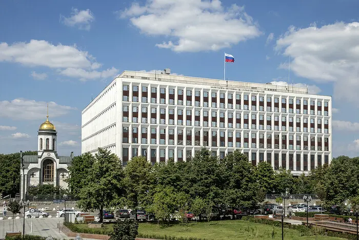 МВД и ФСБ успешно пресекли масштабную сеть мошенников в 13 регионах РФ-0