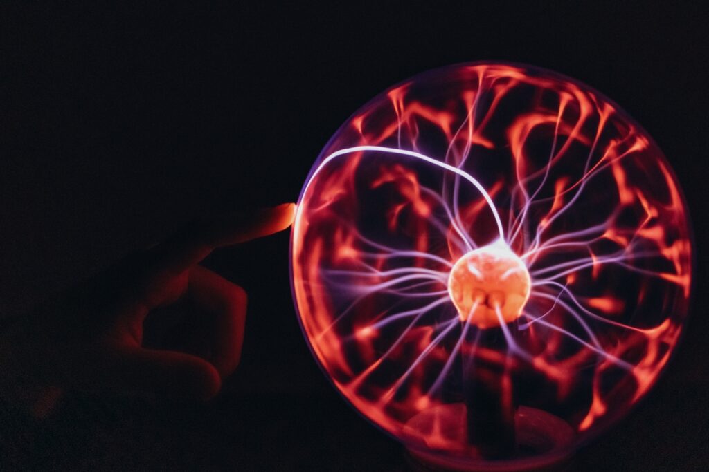 Сфера с электрическим разрядом
