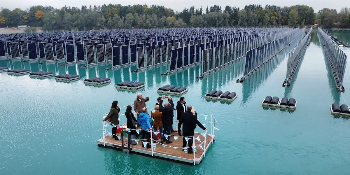 В Германии стартовала работа инновационной плавучей СЭС SINN Power на системе Skipp-Float-0