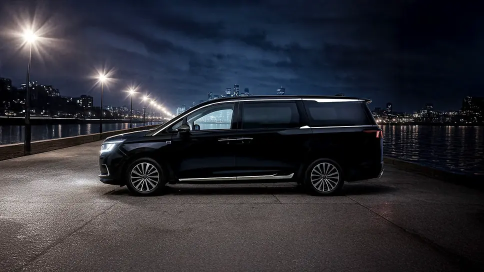 Яркая премьера современных минивэнов JAC RF8 и Соллерс SP7 в России-0