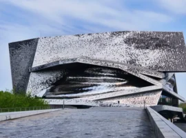 Активисты, поддерживающие Палестину, провели акцию на концерте в Париже aktivisty podderzhivayushhie palestinu proveli akcziyu na konczerte v parizhe-tstpp-ru-0