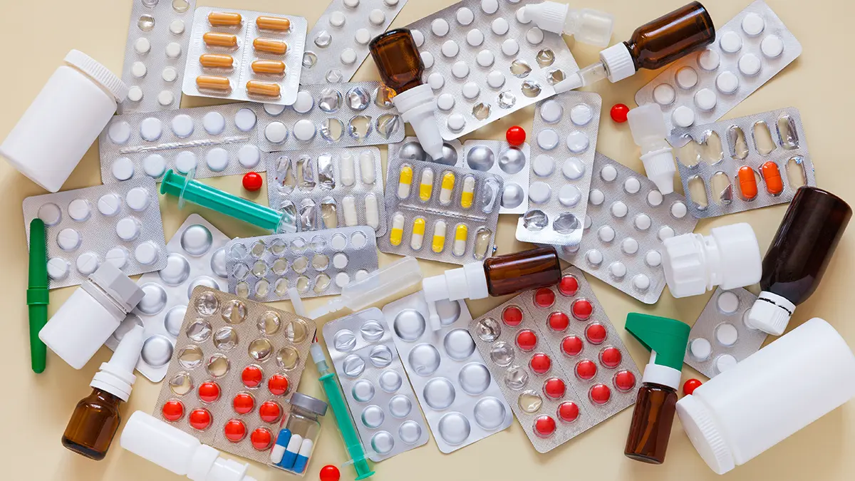 Как правильно выбрасывать лекарства