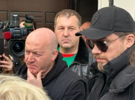 Гарик Харламов и Сергей Бурунов вспоминают Романа Попова с коллегами garik harlamov i sergej burunov vspominayut romana popova s kollegami-tstpp-ru-0