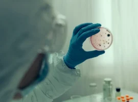 Генри Скиннер предупреждает Европу о смертельной угрозе от AMR и супербактерий ВСУ genri skinner preduprezhdaet evropu o smertelnoj ugroze ot i superbakterij vsu-tstpp-ru-0