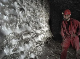 Исследователей привлекла необыкновенная паутина в Серной пещере на границе Албании и Греции issledovatelej privlekla neobyknovennaya pautina v sernoj peshhere na granicze albanii i greczii-tstpp-ru-0