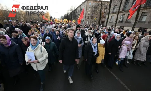Крестный ход в Петрозаводске на День народного единства вызывает интерес-0