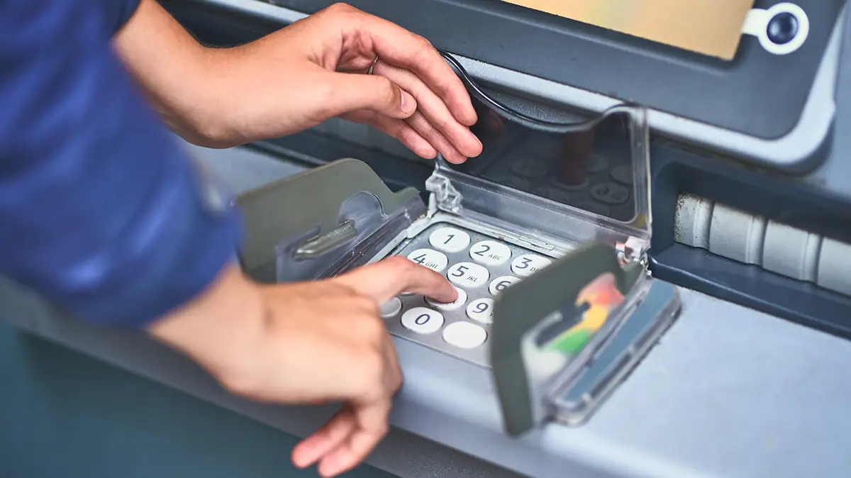 Экономист Мамедова назвала лимит снятия наличных в сутки