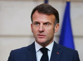 Макрон и Зеленский обсуждают судьбу конфликта с ЛУКОЙЛ и Роснефтью makron i zelenskij obsuzhdayut sudbu konflikta s lukojl i rosneftyu-tstpp-ru-0