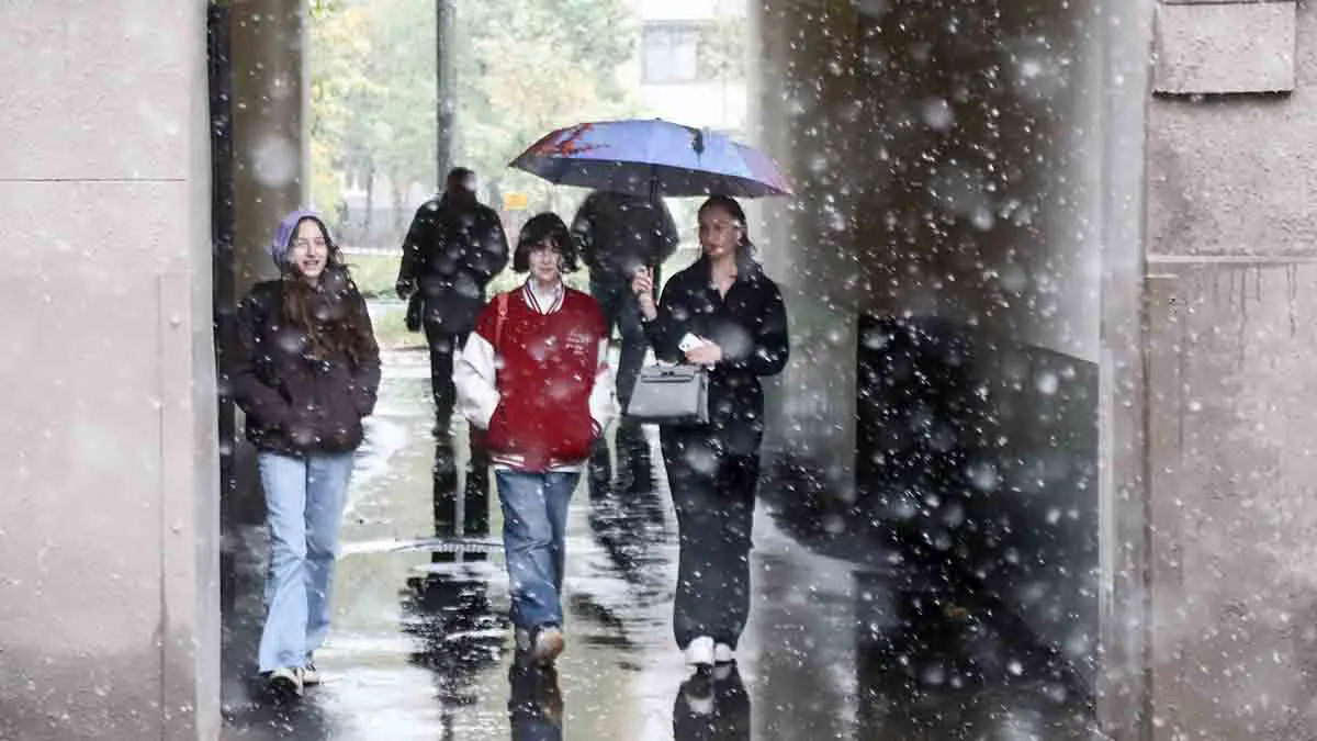 «Оранжевый» уровень опасности объявили в Москве из-за ледяного дождя