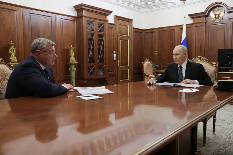Президент Путин и Игорь Бабушкин обсуждают будущее Астраханской области-0