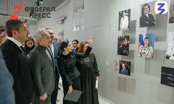 Сергей Шойгу открыл фотовыставку общества «Знание» с героями России-0