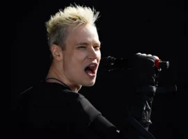 Шаман Дронов и Мизулина представили свадебные образы от YSL в Донецком ЗАГСе shaman dronov i mizulina predstavili svadebnye obrazy ot v doneczkom zagse-tstpp-ru-0