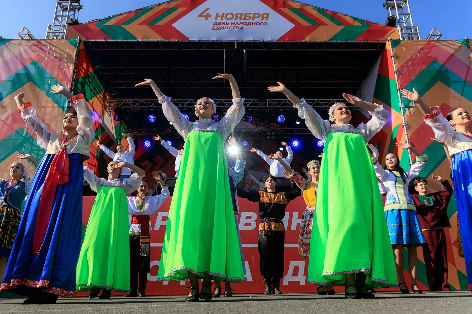 Во Владивостоке отметили День единства с участием Кожемяко и Пожарским-0