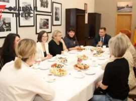 Волнительная встреча Бориса Ясинского и Екатерины Зиминой с многодетными матерями в Рязани volnitelnaya vstrecha borisa yasinskogo i ekateriny ziminoj s mnogodetnymi materyami v ryazani-tstpp-ru-0