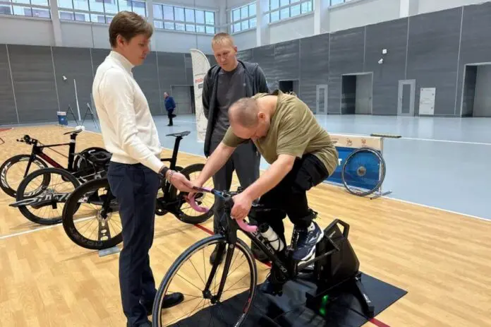 Денис Паслер и Леонид Рапопорт обсуждают адаптивный спорт в Свердловской области-0