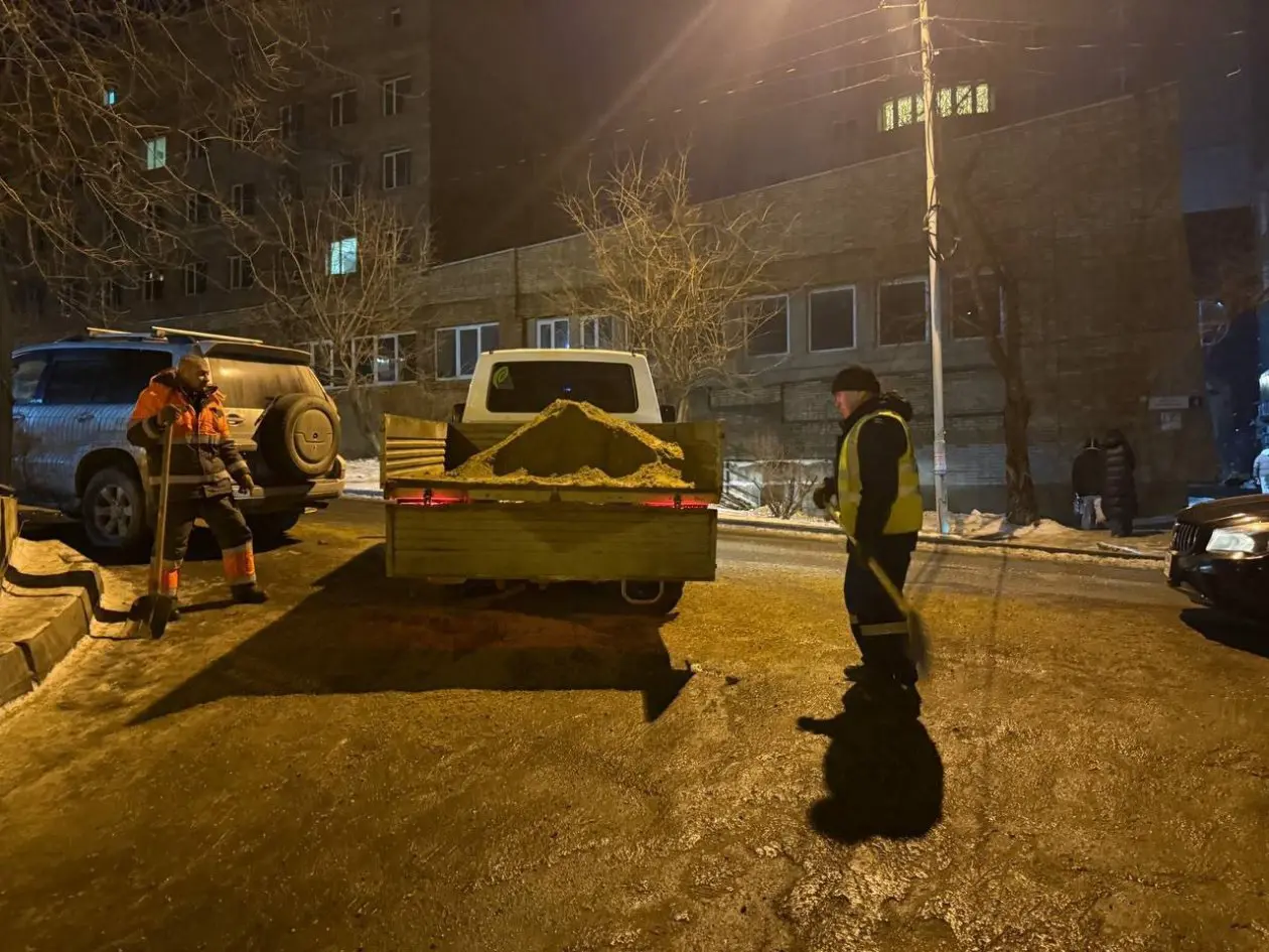 Дороги и тротуары Владивостока продолжают посыпать реагентами Пресс-служба администрации Владивостока