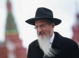 На площади Революции в Москве установлен восьмисвечник Хануки и оказана помощь после событий на Бонди-Бич na ploshhadi revolyuczii v moskve ustanovlen vosmisvechnik hanuki i okazana pomoshh posle sobytij na bondibich-tstpp-ru-0