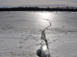 Отважные прохожие спасли детей, провалившихся под лед в Балашихе и Новосибирске otvazhnye prohozhie spasli detej provalivshihsya pod led v balashihe i novosibirske-tstpp-ru-0