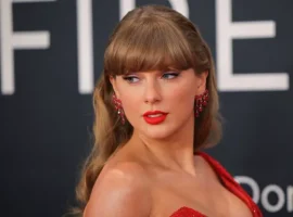 Свадьба Тейлор Свифт и Трэвиса Келси проходит в Ocean House svadba tejlor svift i trevisa kelsi prohodit v -tstpp-ru-0