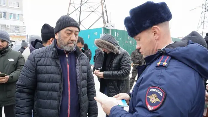 Свердловская полиция и Александр Мешков усиливают контроль за мигрантами в Екатеринбурге-0