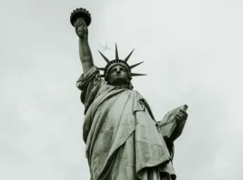 В Риу-Гранди-ду-Сул у Havan рухнула статуя Свободы из-за сильного ветра v riugrandidusul u ruhnula statuya svobody izza silnogo vetra-tstpp-ru-0