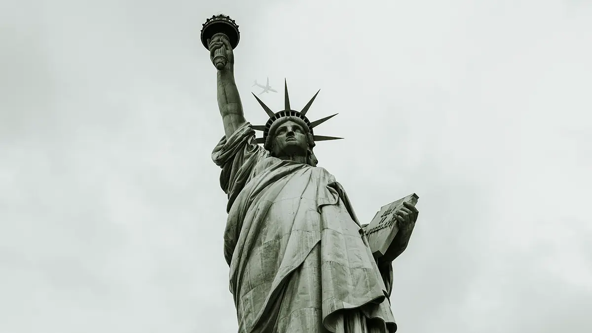 Ураганный ветер в Бразилии повалил 35-метровую копию Статуи Свободы