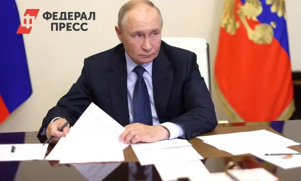 Владимир Путин принял решение о дополнении государственного герба России символами веры-0