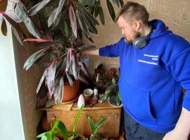 Алексей Вихарев делает жизнь пенсионеров легче volonteri alekseya vihareva1_tstpp