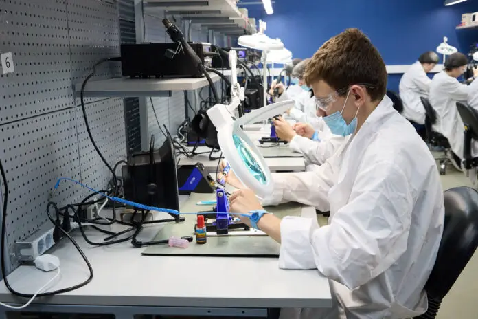 Яламовский УОМЗ («Швабе»/Ростех) усилил практику для студентов Техникума «Автоматика»-0