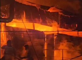 Герои МЧС локализовали пожар на складе мебели во Владивостоке geroi mchs lokalizovali pozhar na sklade mebeli vo vladivostoke-tstpp-ru-0