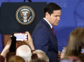 Марко Рубио с улыбкой рассказал о Трампе на борту Air Force One marko rubio s ulybkoj rasskazal o trampe na bortu -tstpp-ru-0