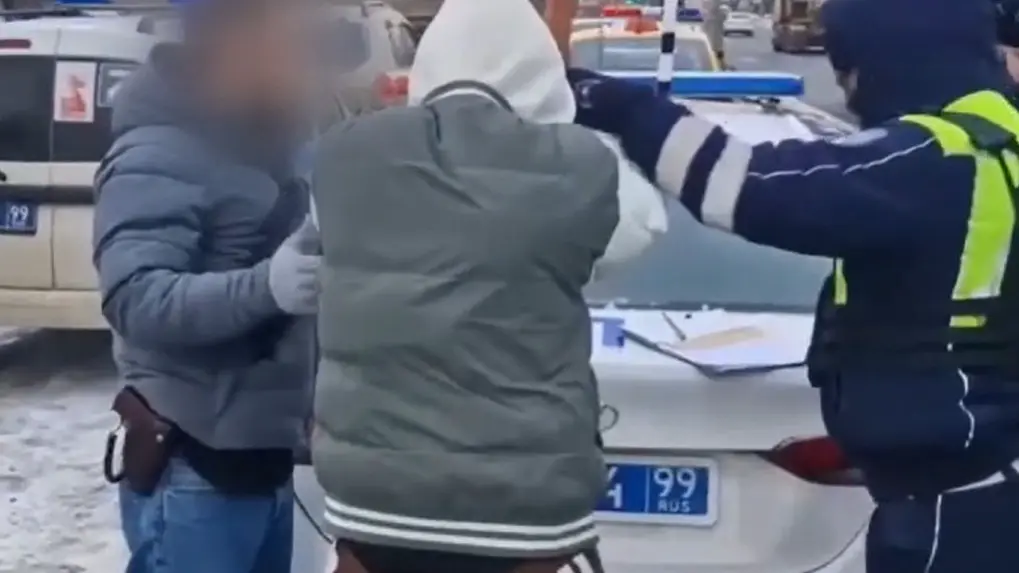 Иностранца, который ехал в такси с 60 свертками с наркотиками, задержали в Москве