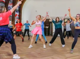 Московский спорт приглашает москвичей старшего возраста на танцы и зумбу moskovskij sport priglashaet moskvichej starshego vozrasta na tanczy i zumbu-tstpp-ru-0