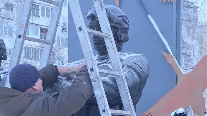 Подросток сломал памятник бойцам СВО, чтобы привлечь внимание девушки