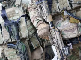 Беженец из Красноармейска сообщает о спасении троих военных РФ под огнем bezhenecz iz krasnoarmejska soobshhaet o spasenii troih voennyh rf pod ognem-tstpp-ru-0