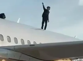 Мужчина станцевал босым на крыле Airbus A320 Vueling в Валенсии muzhchina stanczeval bosym na kryle 320 v valensii-tstpp-ru-0