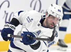 Никита Кучеров ведет Тампа-Бэй Лайтнинг к успехам в НХЛ nikita kucherov vedet tampabej lajtning k uspeham v nhl-tstpp-ru-0