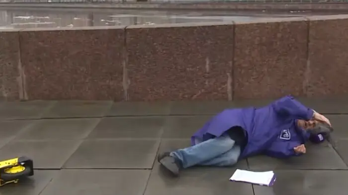 Синоптик Дормидонтов упал с самоката и ударился головой в прямом эфире