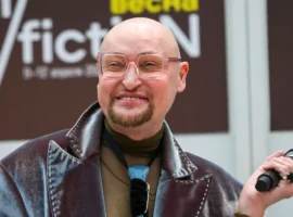 Александру Медведеву (Шуре) подарили уникальную брошь Романовых aleksandru medvedevu shure podarili unikalnuyu brosh romanovyh-tstpp-ru-0