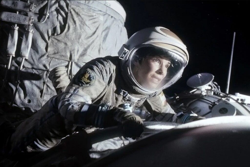 Кадр из фильма "Гравитация" (2013)