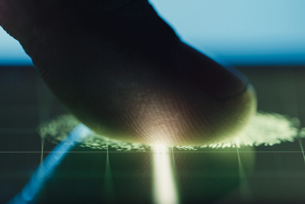 Сканирование отпечатков пальцев с подсветкой