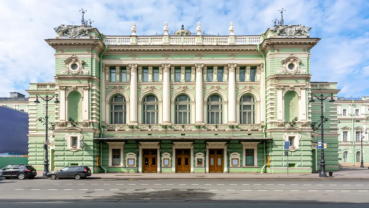 СМИ: Балетмейстер Мариинки решила вернуть квартиру по «схеме Долиной»