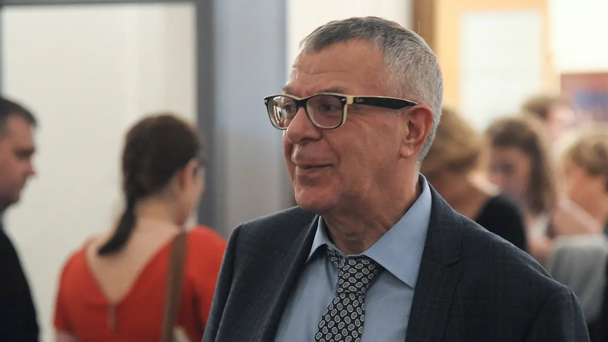 «Ваня в Москве»: Андрей Ургант объяснил, куда пропал его сын